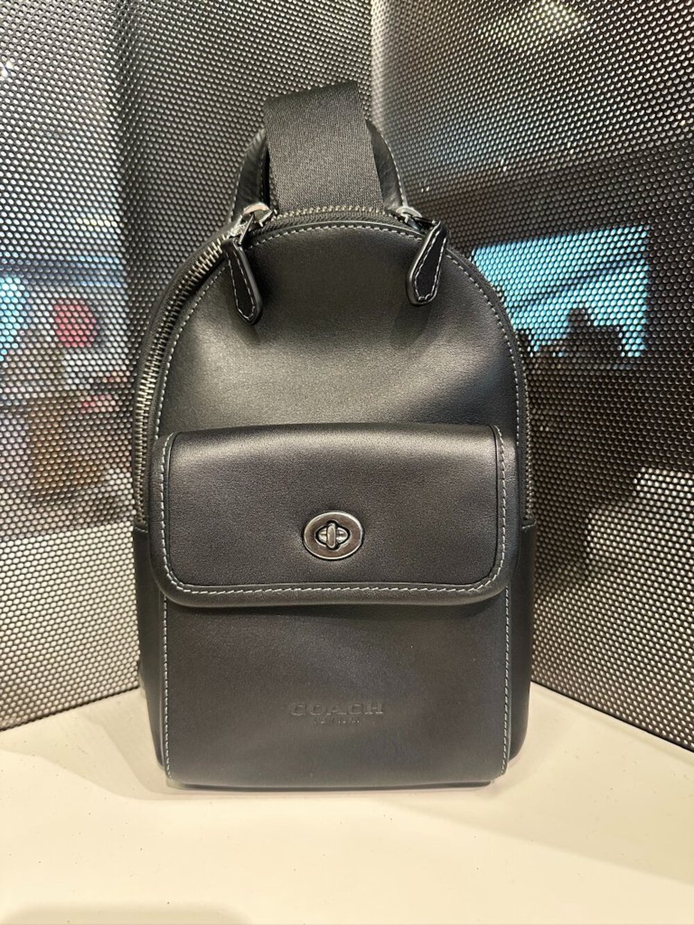 NWT! Coach CAJ28 Men's Small Turnlock Sling Pack Crossbody In Black Leather